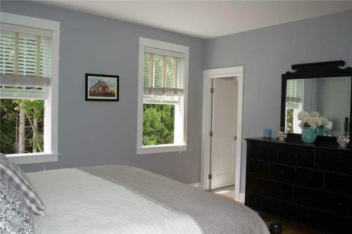 Ggs Grotto Four-bedroom Home