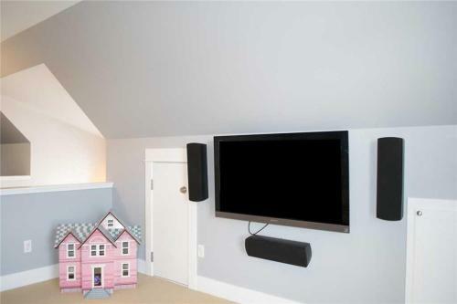 Ggs Grotto Four-bedroom Home