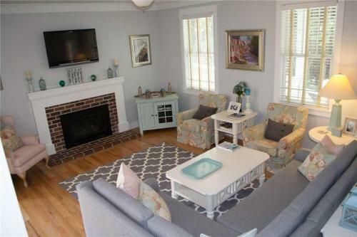 Ggs Grotto Four-bedroom Home