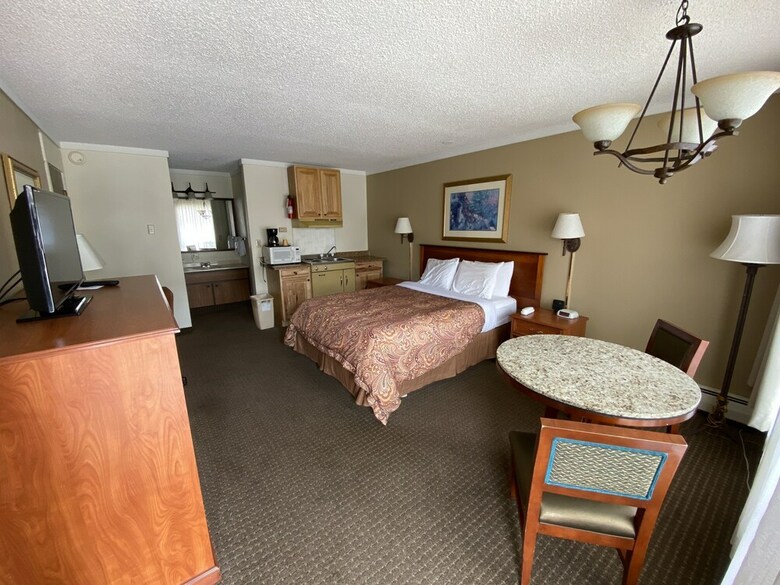Snowshoe Motel