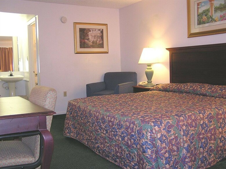 Magic Castle Inn & Suites Motel