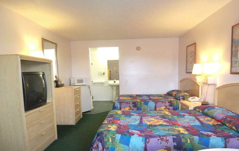 Magic Castle Inn & Suites Motel