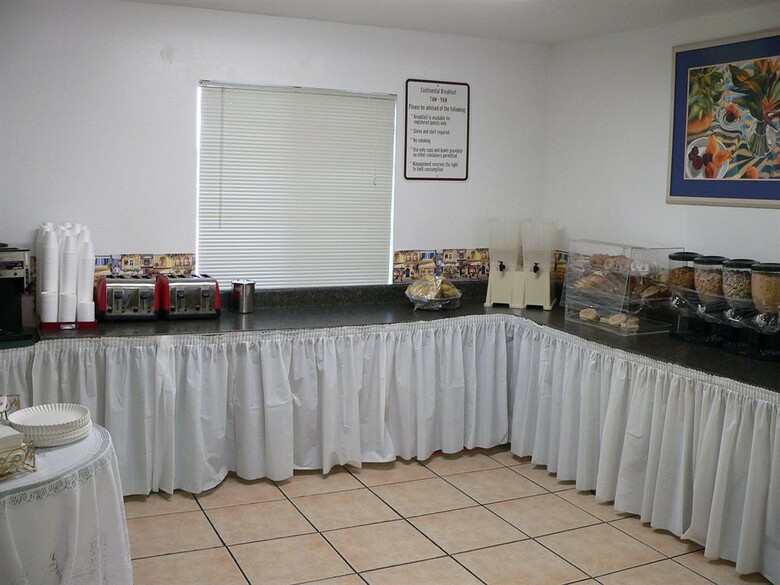 Magic Castle Inn & Suites Motel