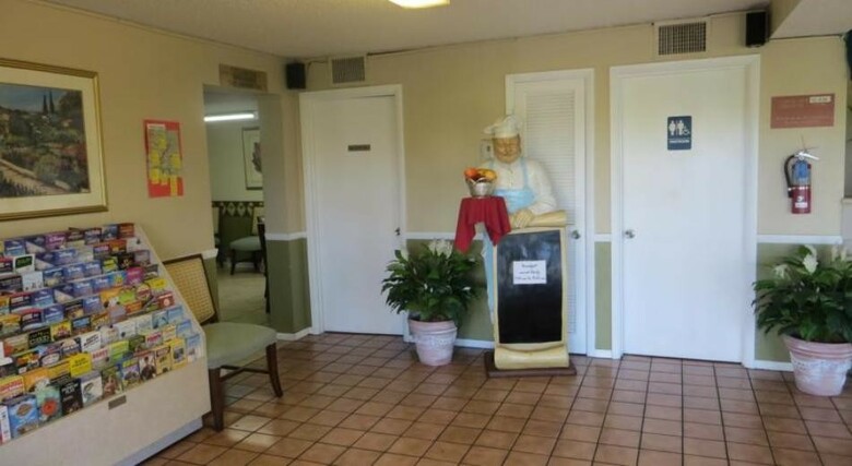 Magic Castle Inn & Suites Motel