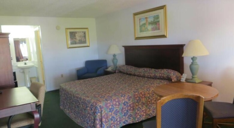 Magic Castle Inn & Suites Motel
