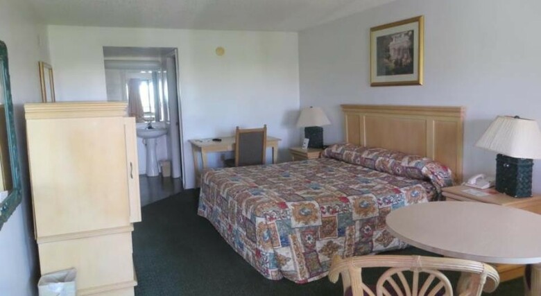 Magic Castle Inn & Suites Motel