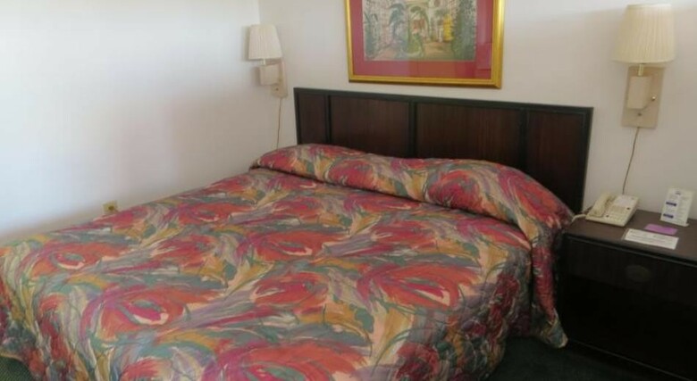 Magic Castle Inn & Suites Motel