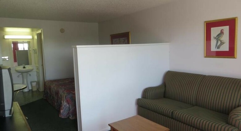 Magic Castle Inn & Suites Motel