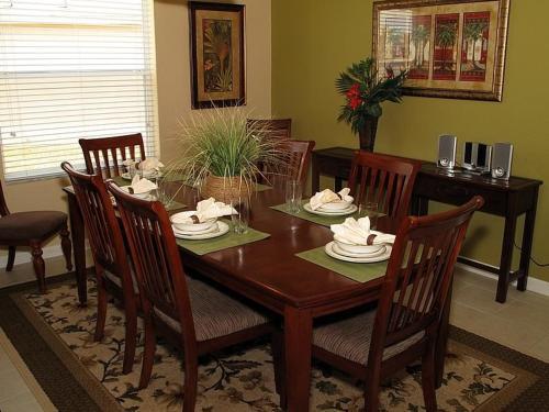 Comrow Villa 7724