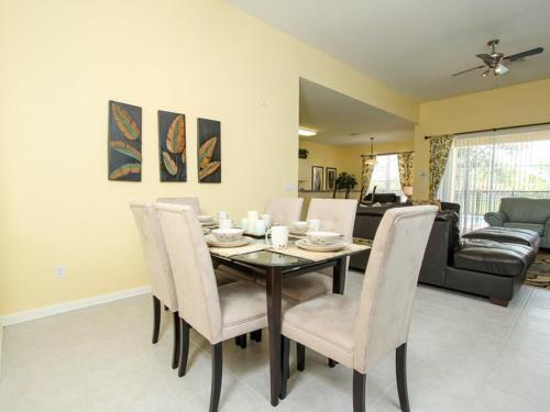 Comrow Villa 7739