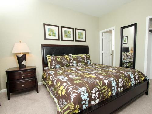 Comrow Villa 7739