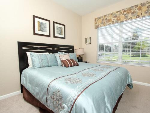 Comrow Villa 7739