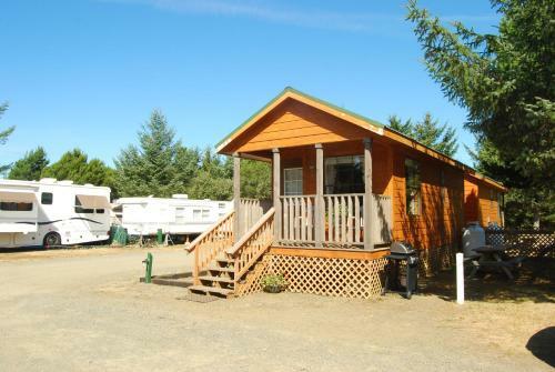 Long Beach Camping Resort Cabin 1