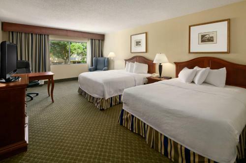 Hotel Days Inn & Suites By Wyndham Omaha Ne