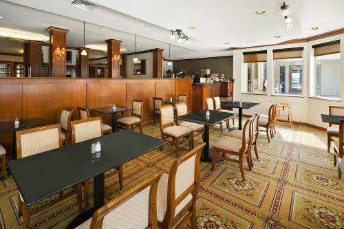 Hotel Days Inn & Suites By Wyndham Omaha Ne