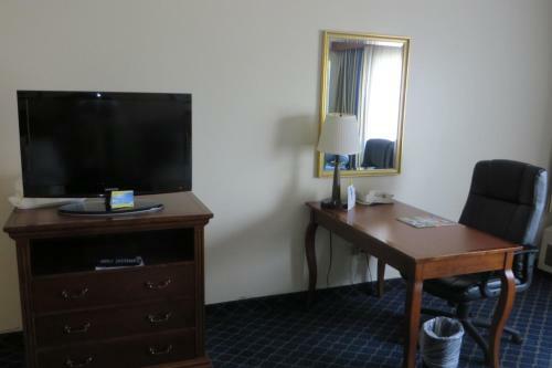 Hotel Days Inn & Suites By Wyndham Omaha Ne