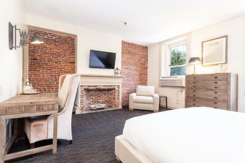 Hotel Garrison Inn