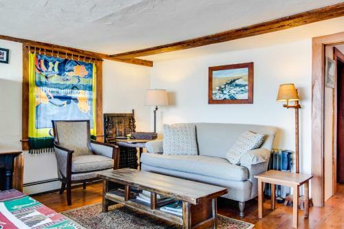 Artist's Waterfront Retreat