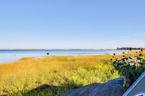 Artist's Waterfront Retreat