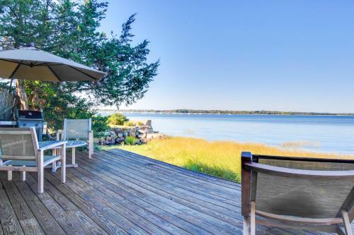 Artist's Waterfront Retreat
