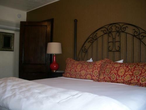 The Holland Hotel