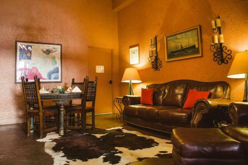 The Holland Hotel