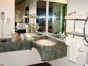 Motel Columbus Inn & Suites