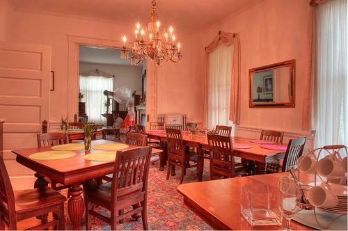 The Jackie O' House Bed And Breakfast