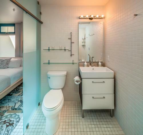 Hotel Island Inn At 123 West
