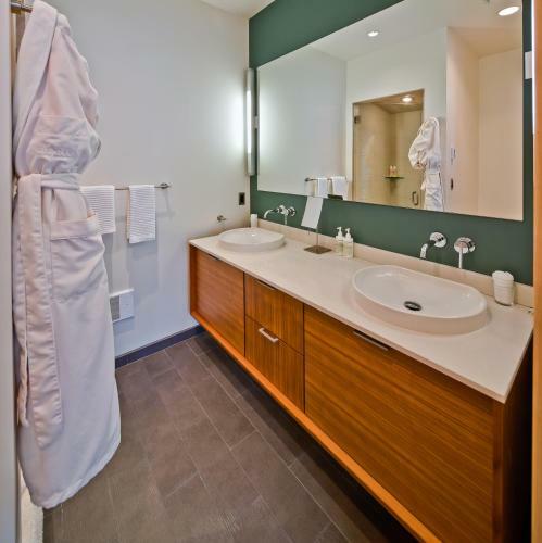 Hotel Island Inn At 123 West