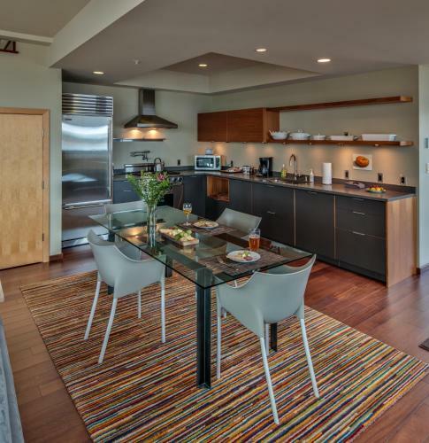 Hotel Island Inn At 123 West