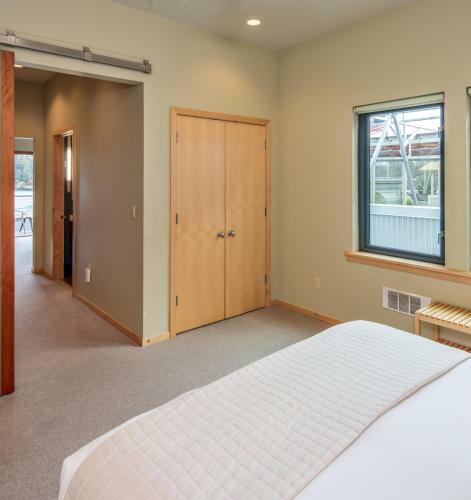 Hotel Island Inn At 123 West