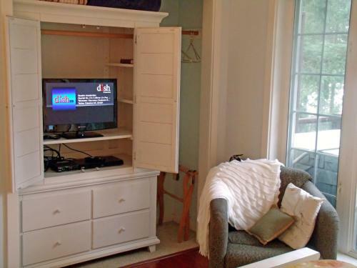 Bed & Breakfast Inn To The Woods