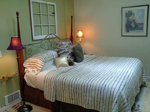 Bed & Breakfast Inn To The Woods