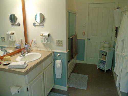 Bed & Breakfast Inn To The Woods