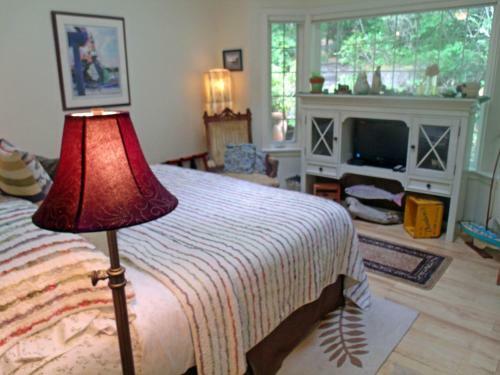 Bed & Breakfast Inn To The Woods