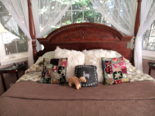 Bed & Breakfast Inn To The Woods