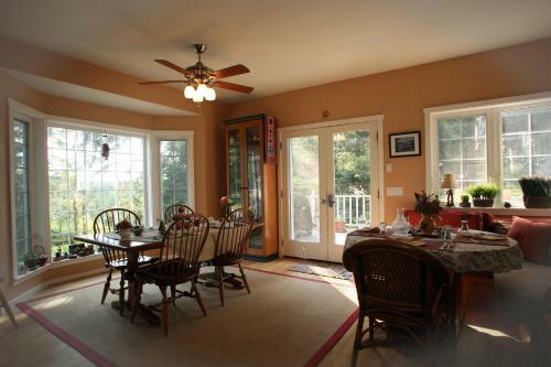 Bed & Breakfast Inn To The Woods
