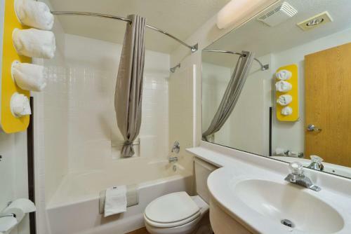 Motel 6 Meridian