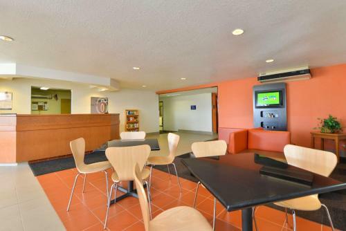 Motel 6 Meridian