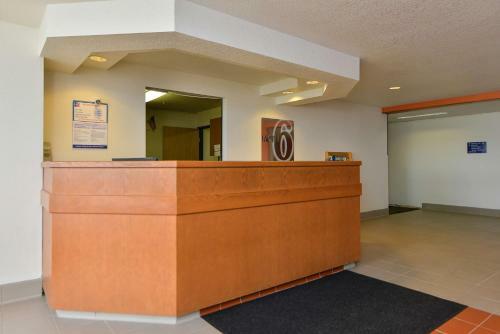 Motel 6 Meridian