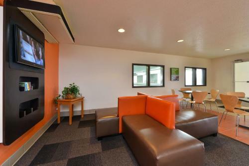 Motel 6 Meridian