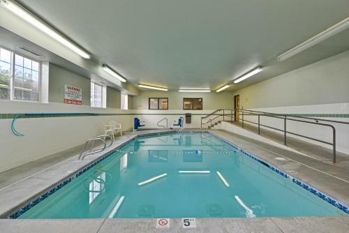 Motel 6 Meridian