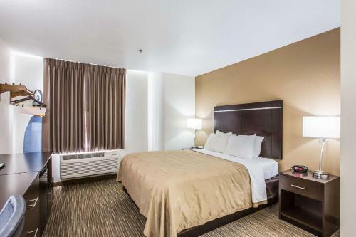 Hotel Mr. Sandman Inn & Suites