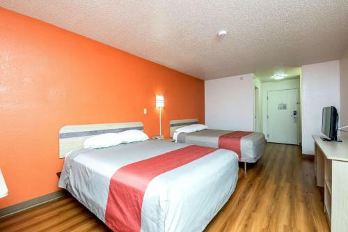 Motel 6 Waterloo