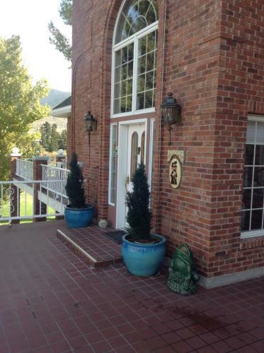 Toad Hall Manor Bed And Breakfast
