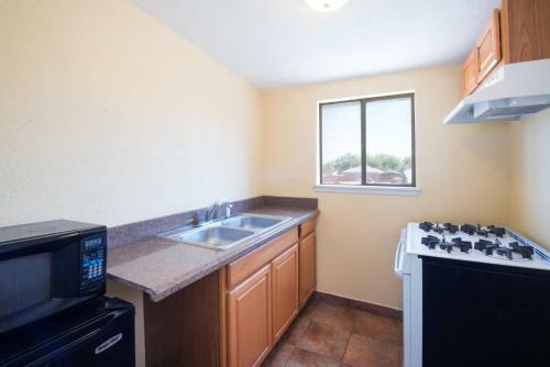Motel Knights Inn & Suites Eagle Pass