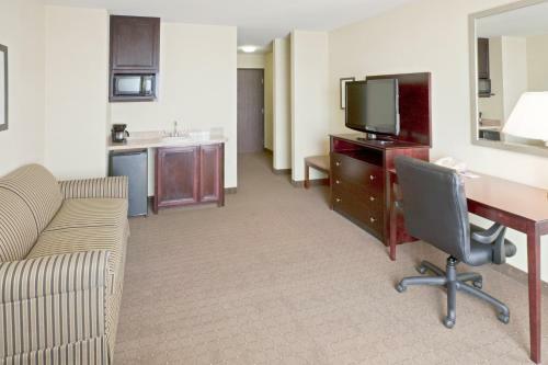 Holiday Inn Express Hotel & Suites Eagle Pass