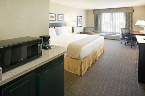 Holiday Inn Express Hotel & Suites Eagle Pass