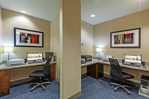 Holiday Inn Express Hotel & Suites Eagle Pass